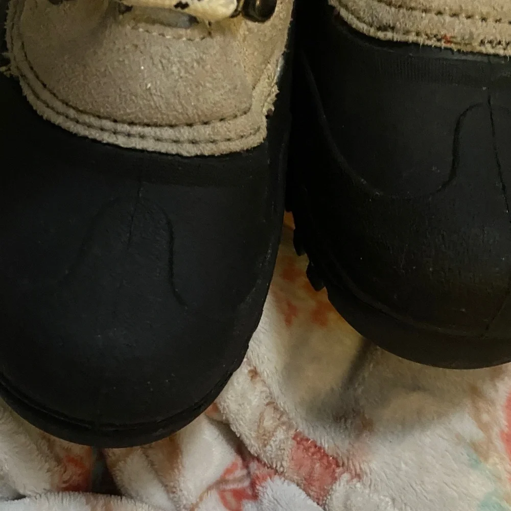 Itasca Winter Boots - Black and Gray with Pink Accents